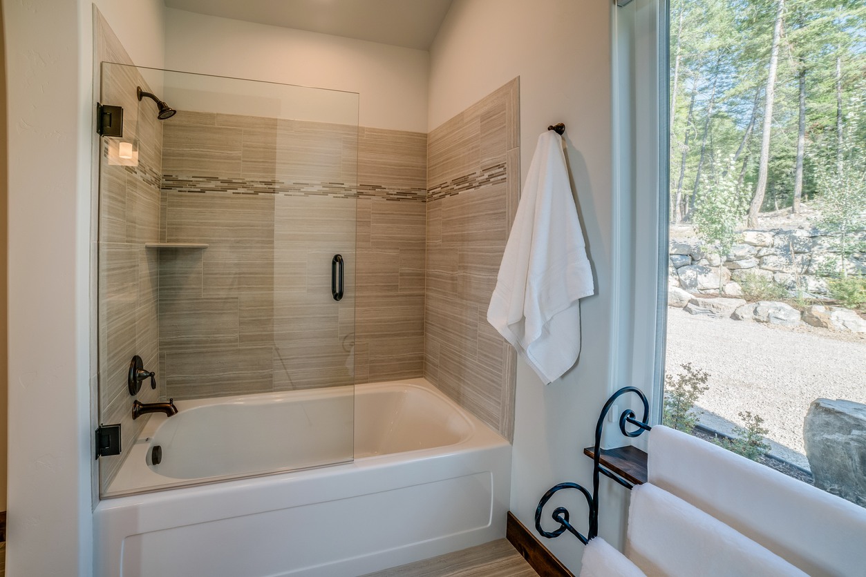 Shower & Tub Installation in Chickasaw Point